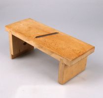 Käsehobel aus Holz mit Stahlklinge gebraucht Zustand