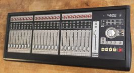 Tascam US 2400 DAW Midi Controller mit motorisierten Fadern