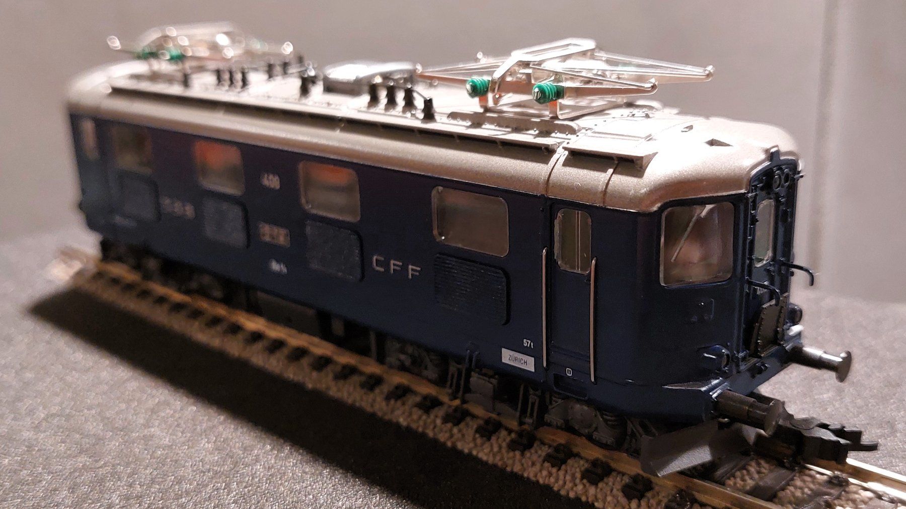 Hag Modellini di ferrovie: HAG 22 026-20 - Re 4/4' Pendel 409 blau SBB CFF FFS – Nuovo e nell'imballaggio originale da Rotkreuz venduto da MOBAHN-1zu87 2