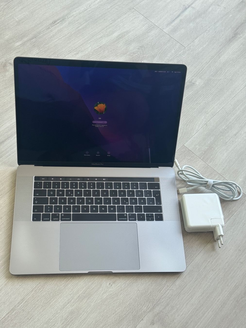 Notebook: MacBook Pro 15-inch 2016 Touchbar – Usato da Neuchâtel venduto da Bakhsh
