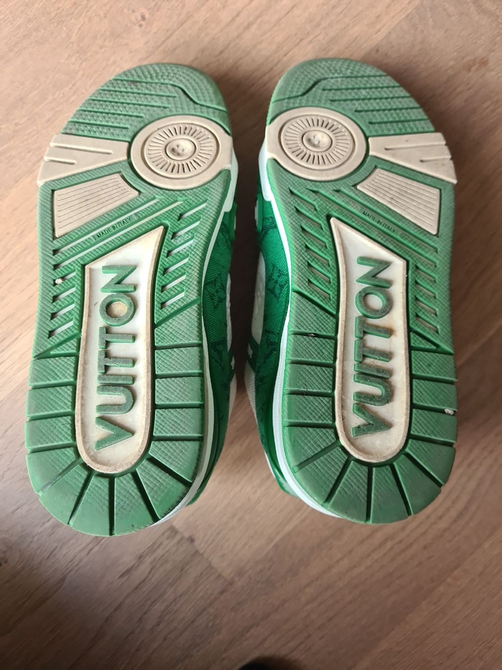 Louis Vuitton Herrenschuhe: LV Trainer green denim 40 – Gebraucht aus Penthaz von flo_6cvf 3