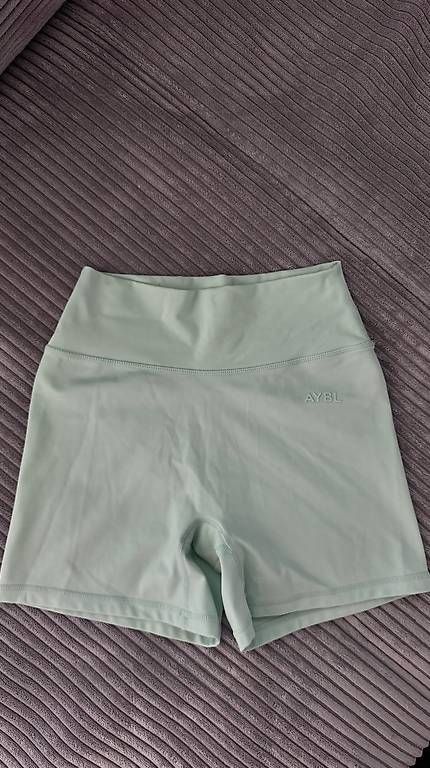 Pantaloni: AYBL Sportshorts in Mintgrün – Usato da Widnau venduto da ali_t96f