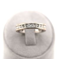 Weissgoldring mit Diamanten