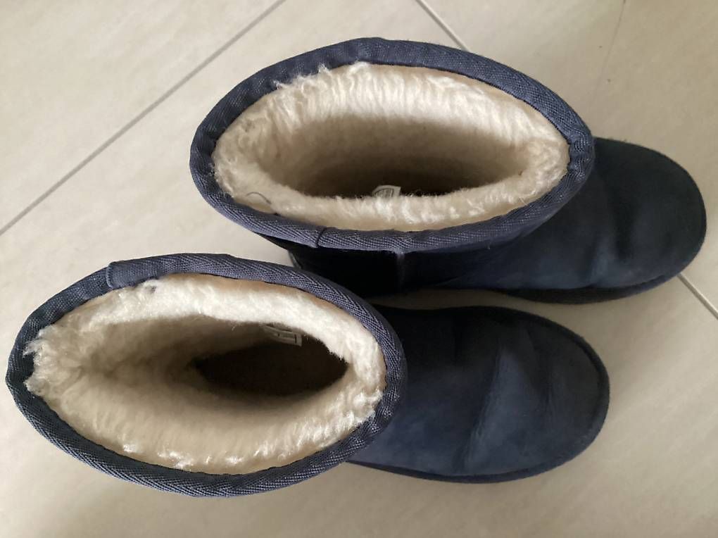 Scarpe per ragazzi: UGG bleu marine taille 33 – Usato da Prangins venduto da ann_5ngr 1