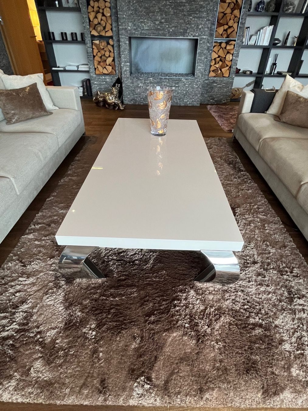 Tavoli: Coffee Table, beige lackiert mit Chromstahl-Füssen – Usato da Davos-Platz venduto da 1969Nicole