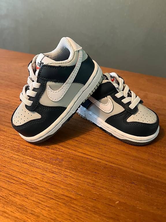 Nike Scarpe per ragazzi: Nike Schuhe Baby 19,5 – Usato da Dübendorf venduto da schakalanze