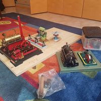 Set aus 2 Dampfmaschinen, div. Anbaugeräten und viel Zubehör