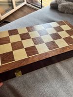 Holzschachbrett-Koffer mit Galvanisierung + Acryl-Schachfig.