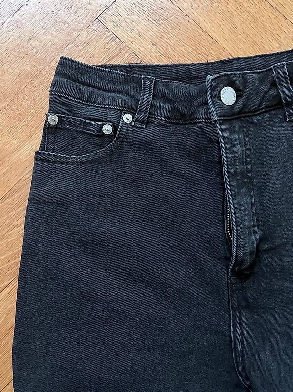 Jeans: Jeans noir, taille 26/30 – Usato da Lausanne venduto da sugarplumfairy 1