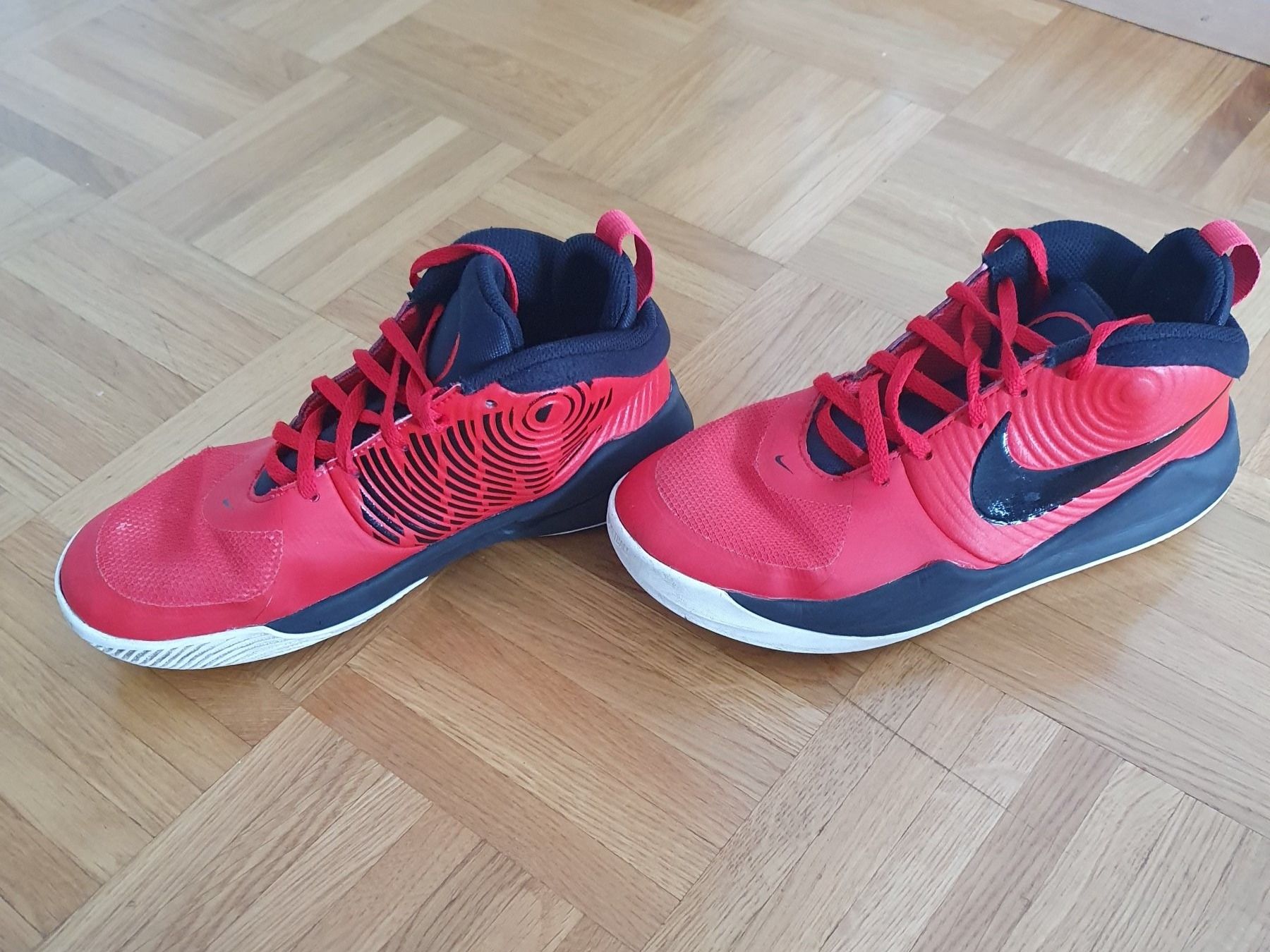 Nike Herrenschuhe: Chaussures Nike 36,5 – Gebraucht aus Prilly von RoDyRe 3