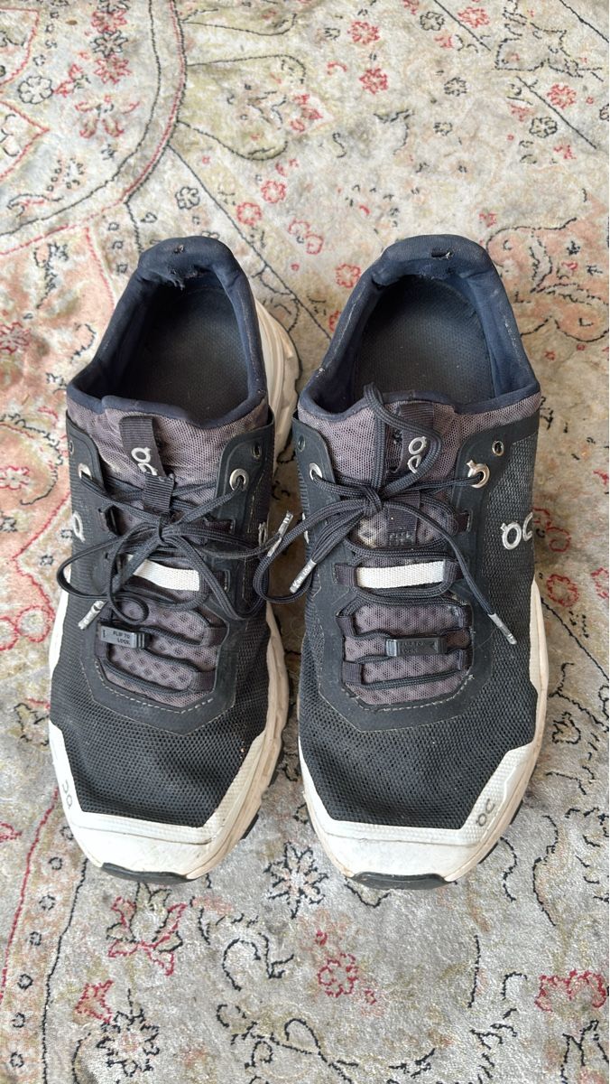 On Herrenschuhe: Chaussures de course On Running noires taille 43 – Gebraucht aus Gland von moh_6gtx