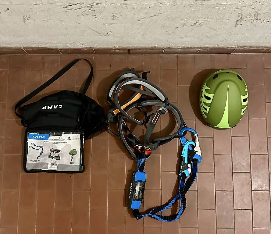 Pareti & prese d'arrampicata: Kit Ferrata CAMP completo  Casco, Imbrago e Set Ferrata – Usato da Lugano venduto da mat_hv7w 1