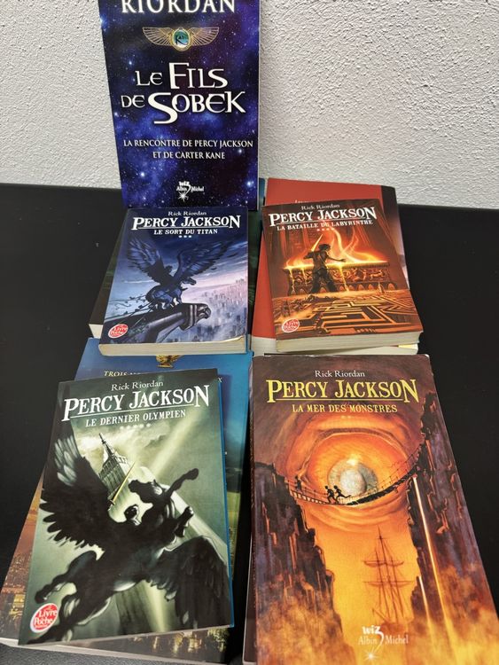 Lot de 8 livres de Rick Riordan + 1 bonus (Gebraucht) in Vicques für ...