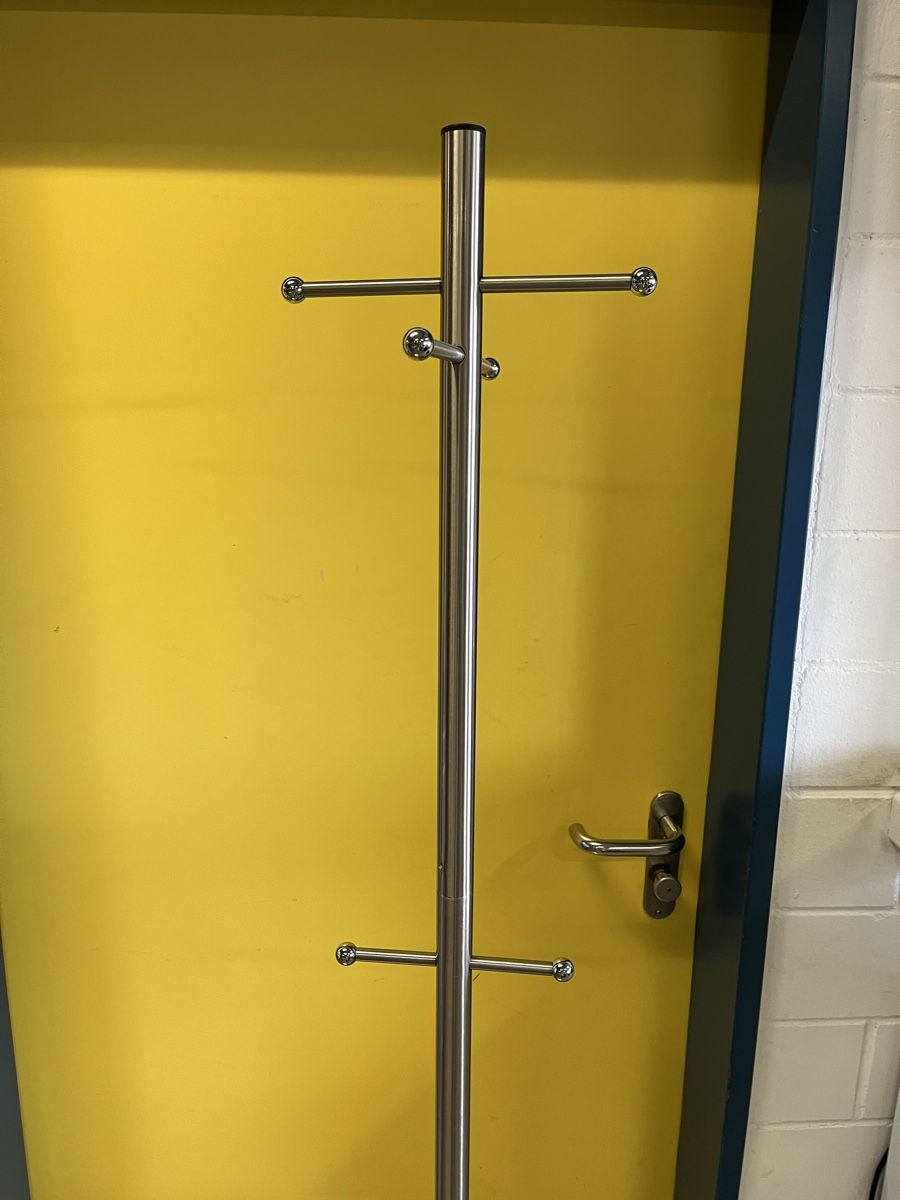 Altro in Decorazioni & Accessori: Garderobe Kleiderständer Edelstahl  und schwer – Usato da Strengelbach venduto da RaenAntikDesign 6