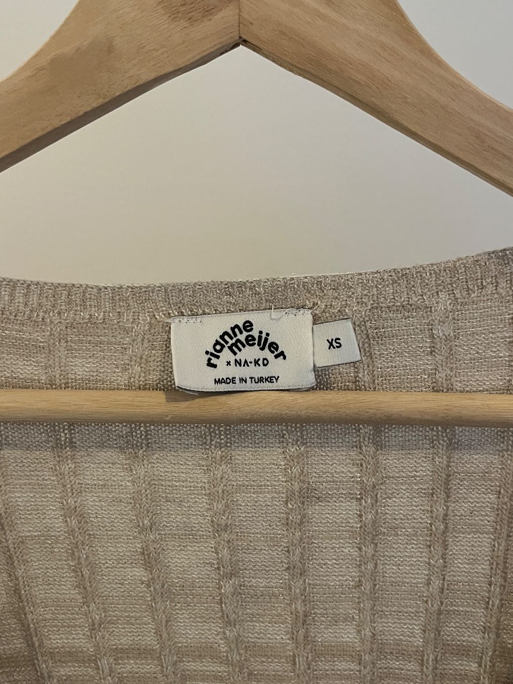 Na-kd Top: Crop top à manche longue, col cache-cœur – Usato da Savagnier venduto da taianab 1
