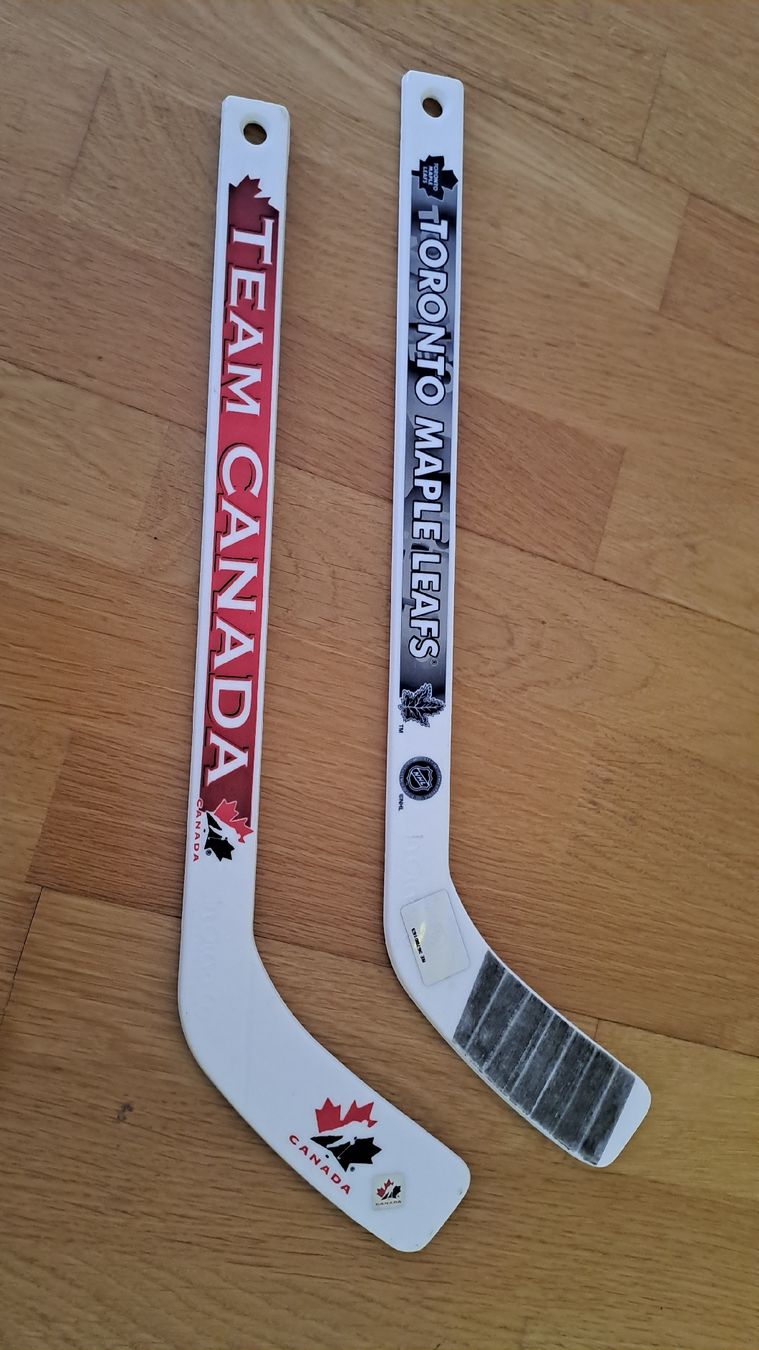 Bastoni & Pale: Mini Eishockeystock Team Canada & Toronto Maple Leafs – Nuovo (secondo la descrizione) da Ebikon venduto da sunneschii100