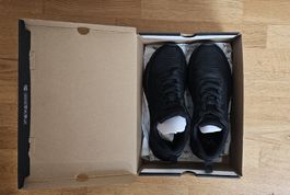 Schuhe / Sneakers / Turnschuhe schwarz / Gr. 39