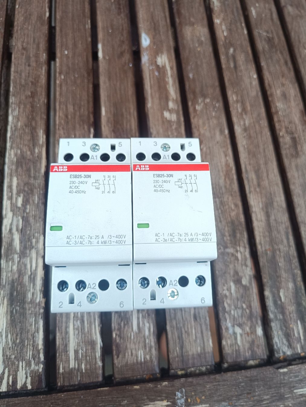 ABB Componenti elettronici: Installationsschütz ABB ESB25-30N 2 Stück  – Nuovo (secondo la descrizione) da Wiesendangen venduto da Niko.503_