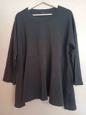 COS Oberteil mit Ziernähten in Schwarz