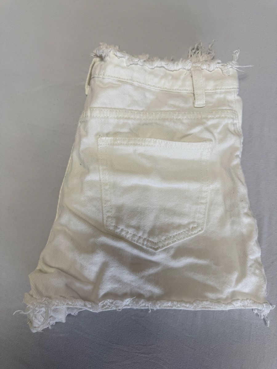 Pantaloni: WEISSE DESTROYED-SHORTS GR. S – Nuovo (secondo la descrizione) da Winterthur venduto da fij_f65r 2