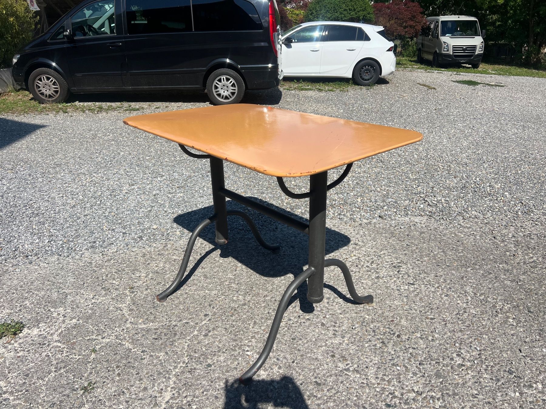 Tables: Gartentisch / Blechtisch in Orange – D'occasion à Otelfingen par Yossi-68 1