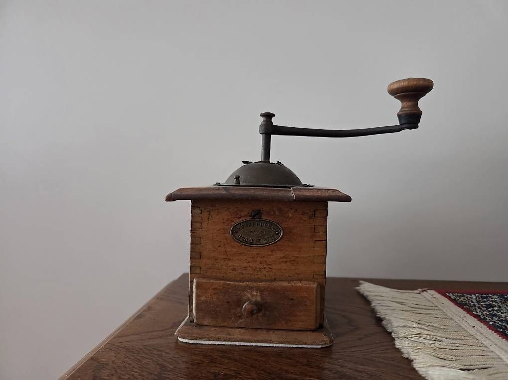 Appareils de cuisine: Antike Kaffemühle – D'occasion à Hittnau par Vanessa1490