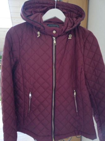 Neue, wattierte Jacke bordeaux