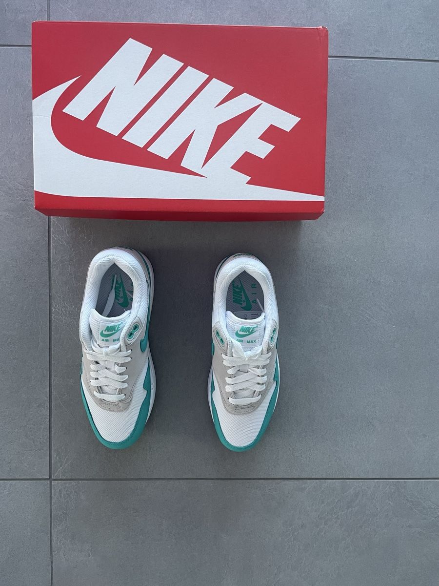 Nike Herrenschuhe: Nike Air Max 1 – Neu und originalverpackt aus Fribourg von D_17 1