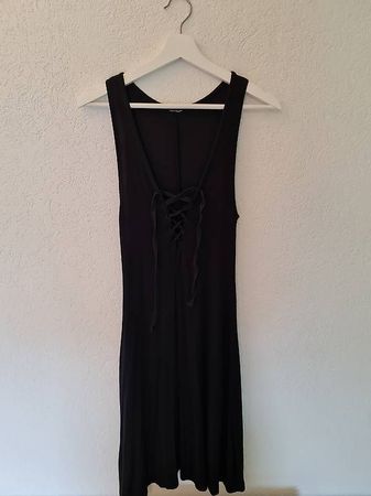 Schwarzes Kleid