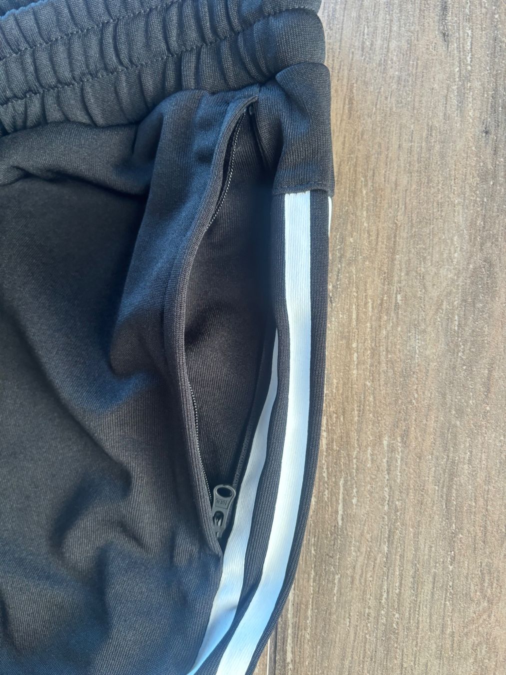 Adidas Pantaloni: 2XL_adidas_NEU_LP 85 sfr – Nuovo e nell'imballaggio originale da Versegeres venduto da kista 4