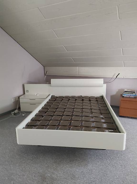 Letti: Bett mit Nachttisch – Usato da Wil ZH venduto da sus_y2n6