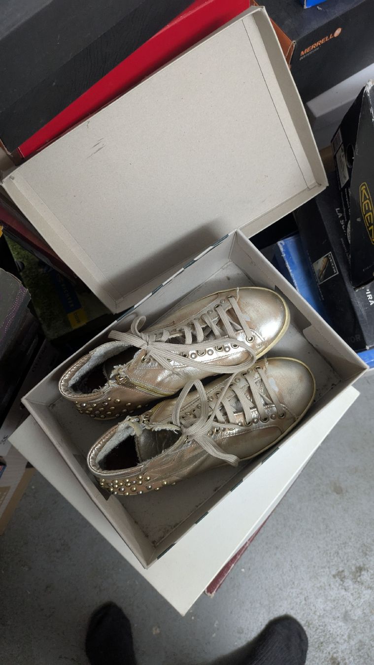 Scarpe da uomo: Schuhe gold glänzend – Usato da Morgarten venduto da rra_jvw7 1