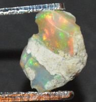 Edelstein L-7645 – Äthiopischer Opal roh 15x11mm 3.60 Karat