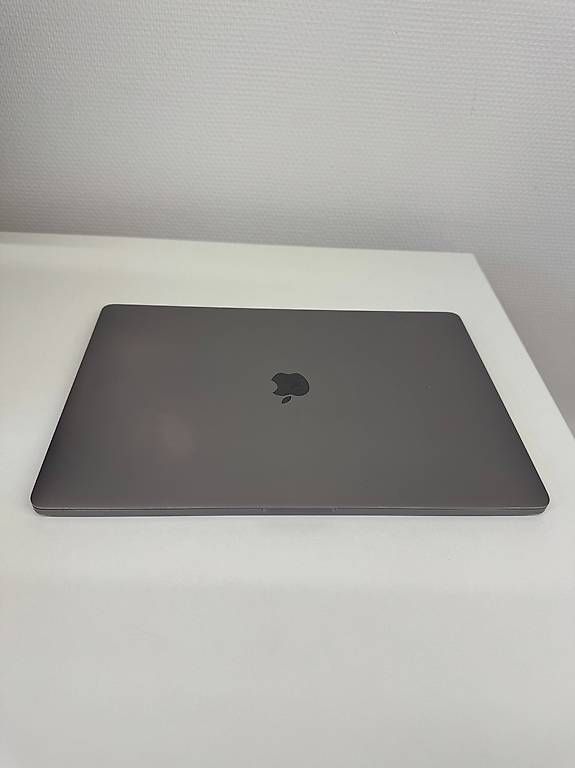 Apple Notebooks: MacBook Pro 2018 15", 16GB RAM, 512GB – Gebraucht aus St. Gallen von egzon_navit 2