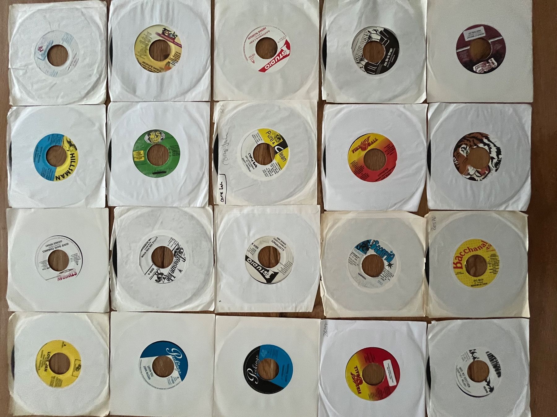 Dischi in vinile: 20 x 7" Dancehall / Reggae Singles - top Zustand – Usato da Olten venduto da Xtra