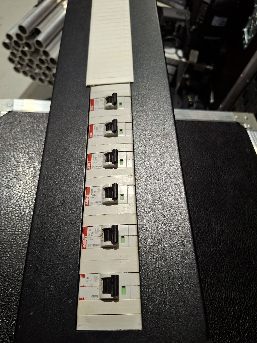 ABB Stromzufuhr: Stromverteiler mit 6x ABB Sicherungsautomaten C16A – Gebraucht aus Chur von 80808080 1