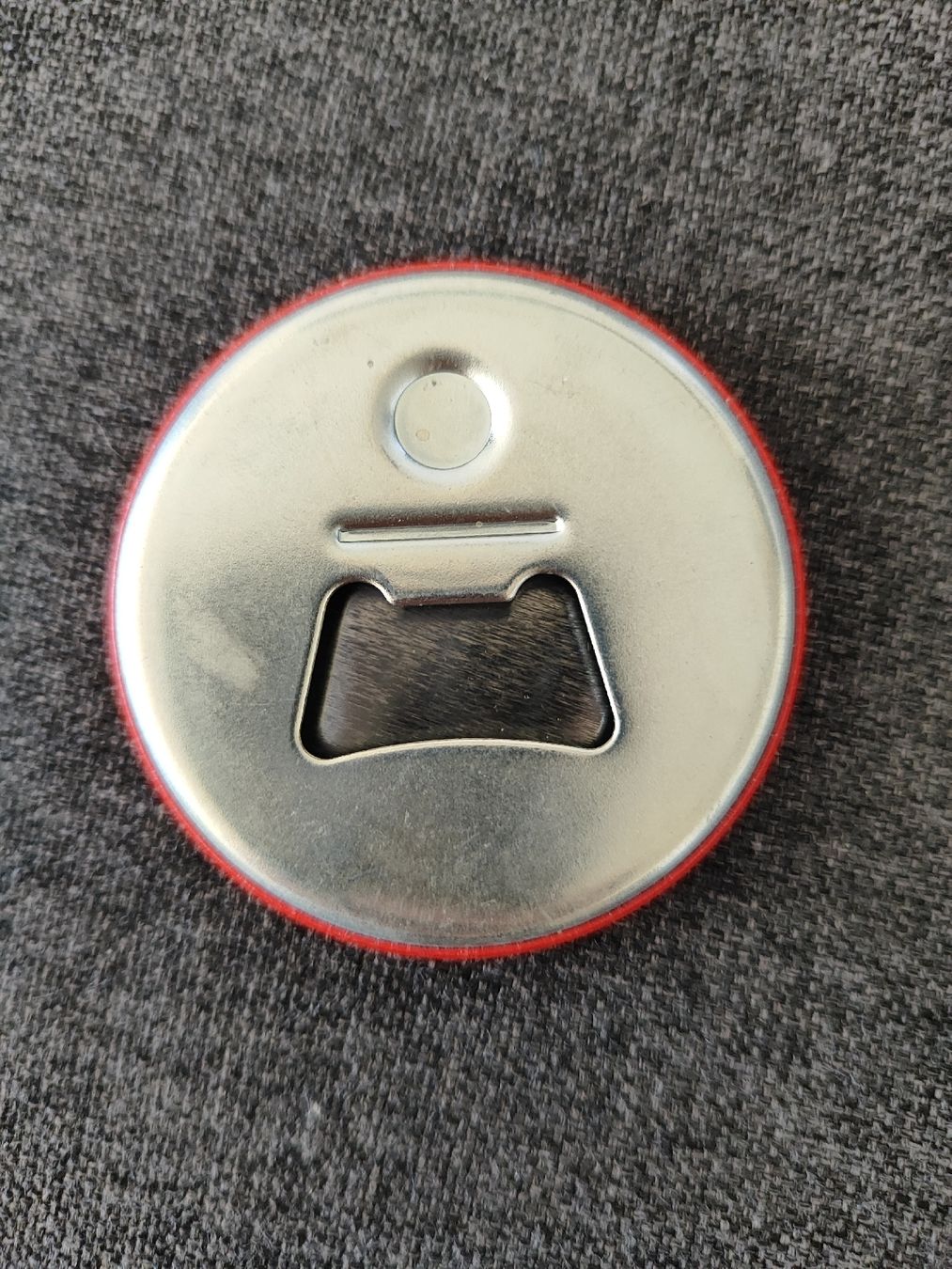 Plaquettes & Badges: Ouvre-bouteille Pringles  – D'occasion à Ursy par Sebastien-85 1
