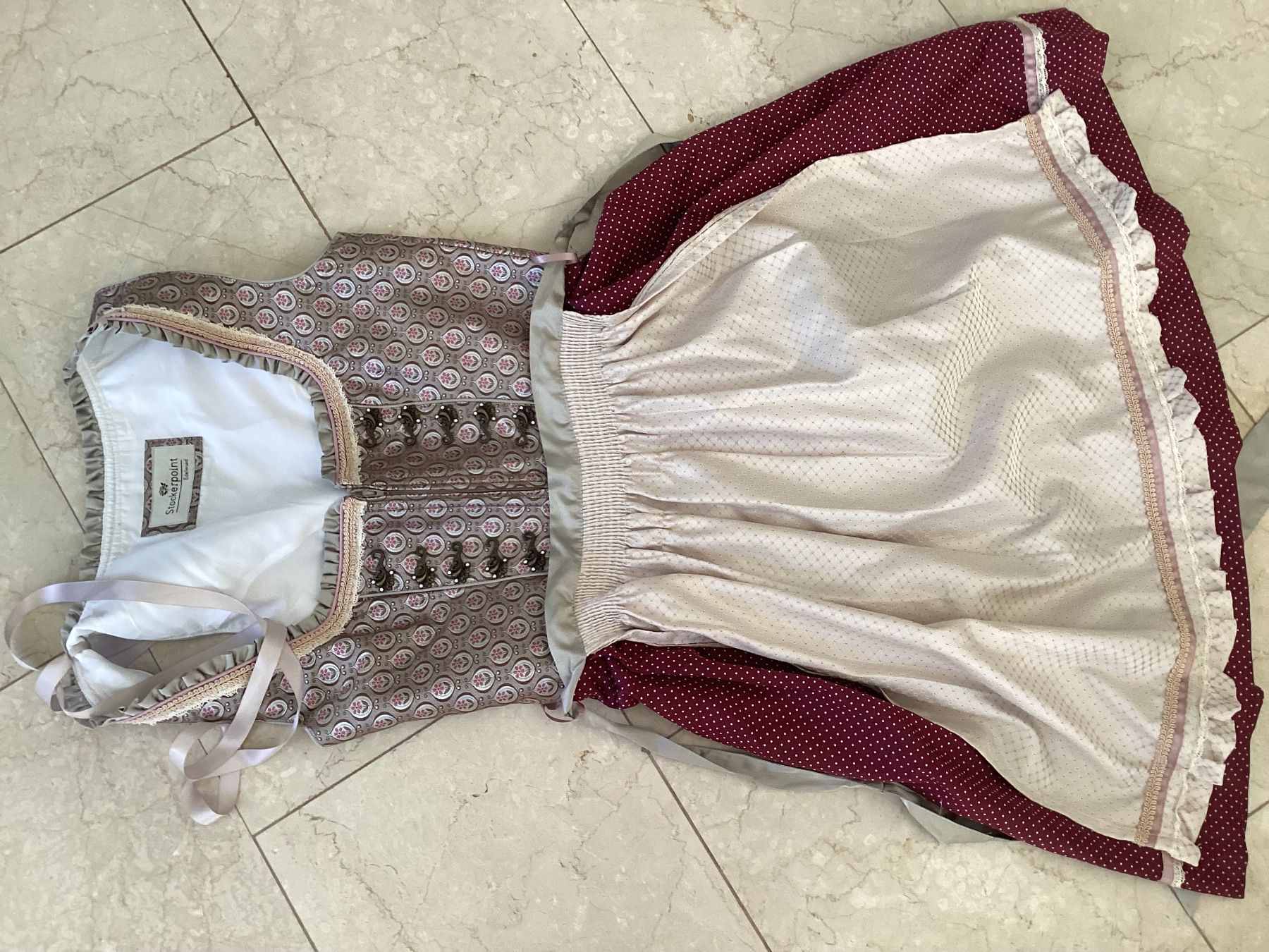 Robes: Stockerpoint Dirndl Gr 42 – Neuf (Voir description) à Flüelen par ne08 1