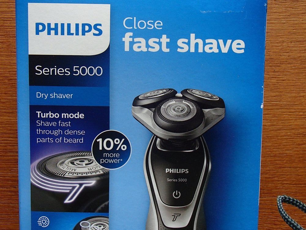 neuer PHILIPS Rasierapparat Serie 5000 (Neu und originalverpackt) in ...