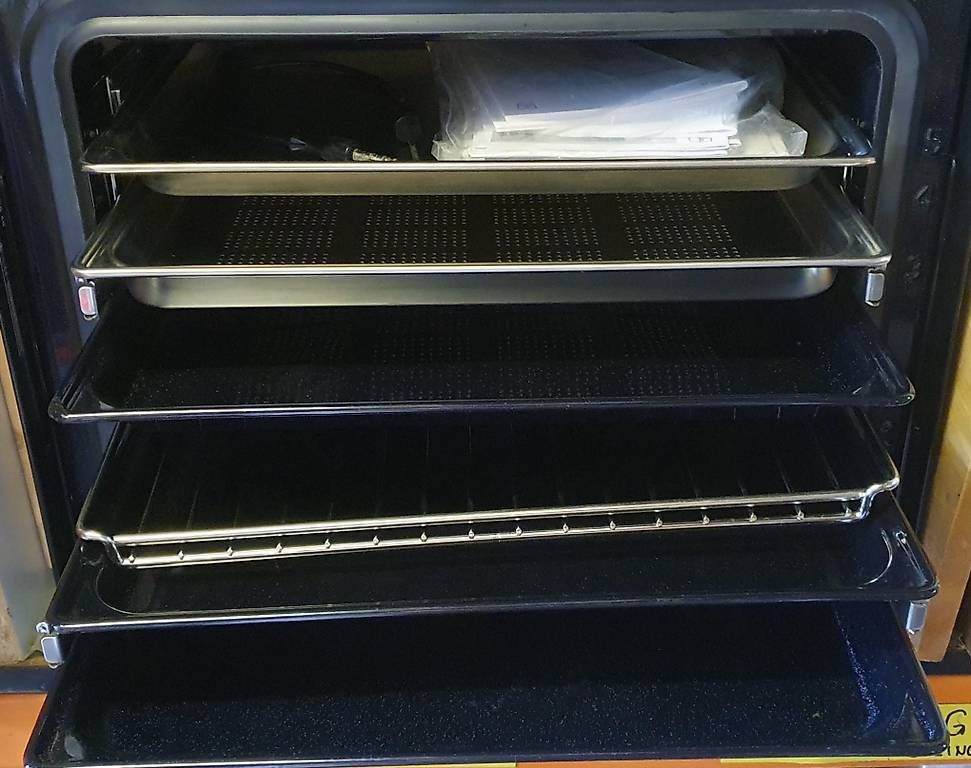 V-Zug Forni: Steamer- Combi-Steamer und Backofen, V-Zug – Usato da Winterthur venduto da BauTeilLaden2000 2