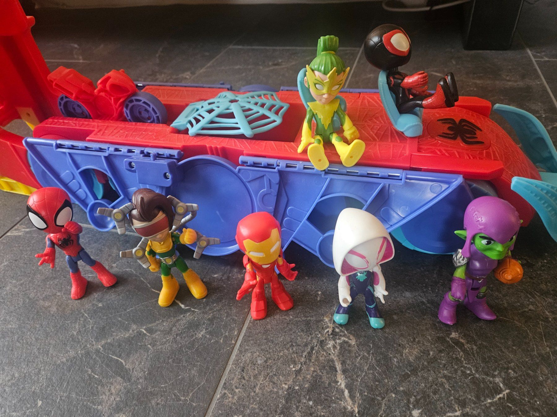 Giocattoli: Spidey Bus mit Figuren – Usato da Effretikon venduto da LittleFamily 2