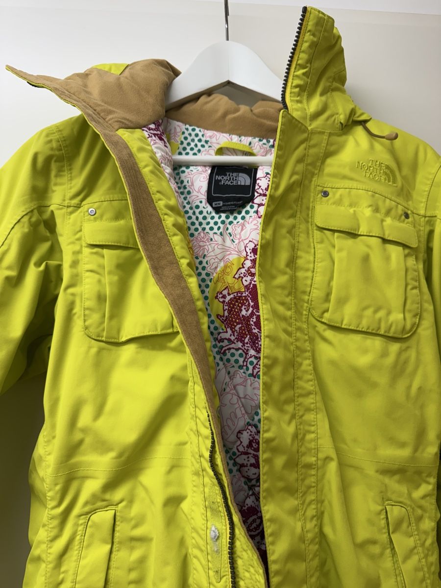 North Face Giacche: The North Face jacket, Yellow, floral! – Nuovo (secondo la descrizione) da Montagnola venduto da jamylafy