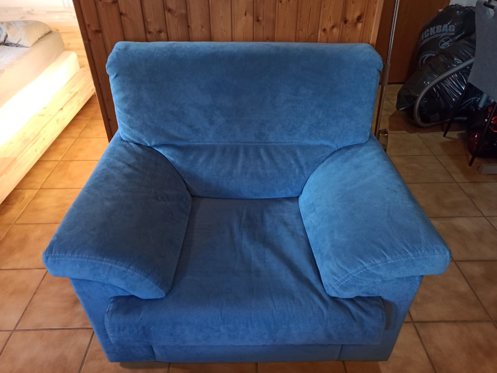 Sessel: Fauteuil / Canapé bleu en alcantara – Gebraucht aus Schwarzsee von lorenzo_di_martino 2