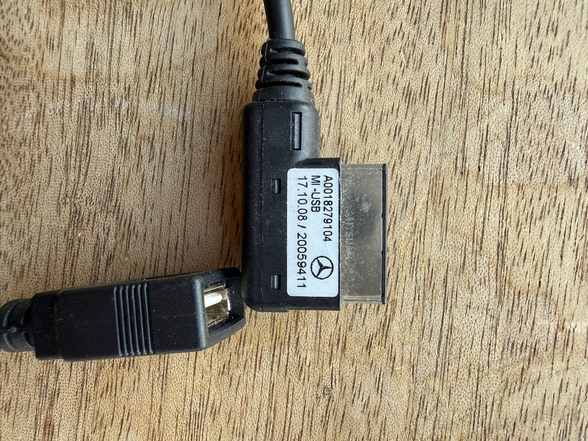 Mercedes-Benz Unità & Adattatore: Mercedes Adapter USB – Usato da Zürich venduto da sh1000 1