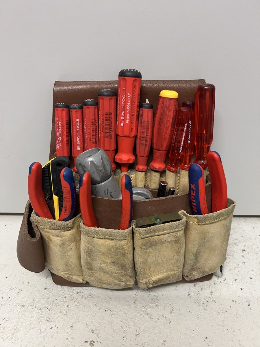 Alle Werkzeuge: Elektriker Werkzeugtasche  – Gebraucht aus Holziken von 181281 1