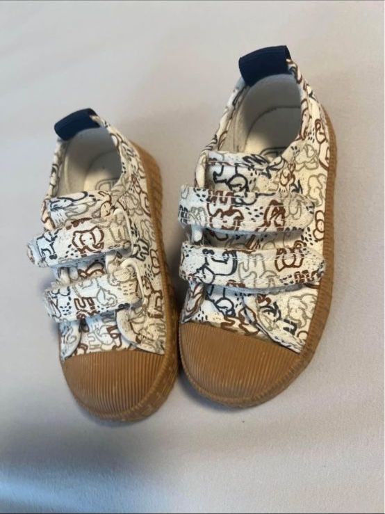 Scarpe per ragazzi: Baskets écrus taille 22. – Usato da La Chaux-de-Fonds venduto da Sabinchenn