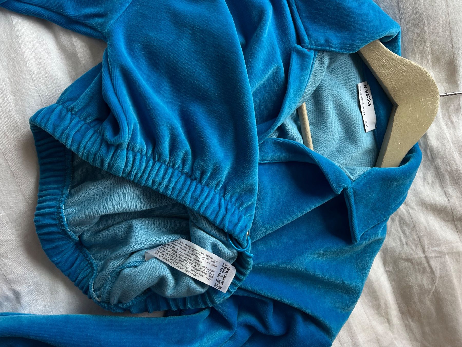 Maglioni & Felpe: Velvet sweatshirt – Nuovo (secondo la descrizione) da Tagelswangen venduto da fireiceprincess 4