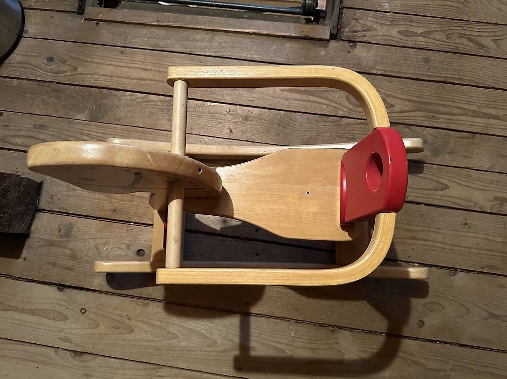 Spielzeuge: Schaukelpferd aus Holz – Gebraucht aus Aarau von sole-soleil 1