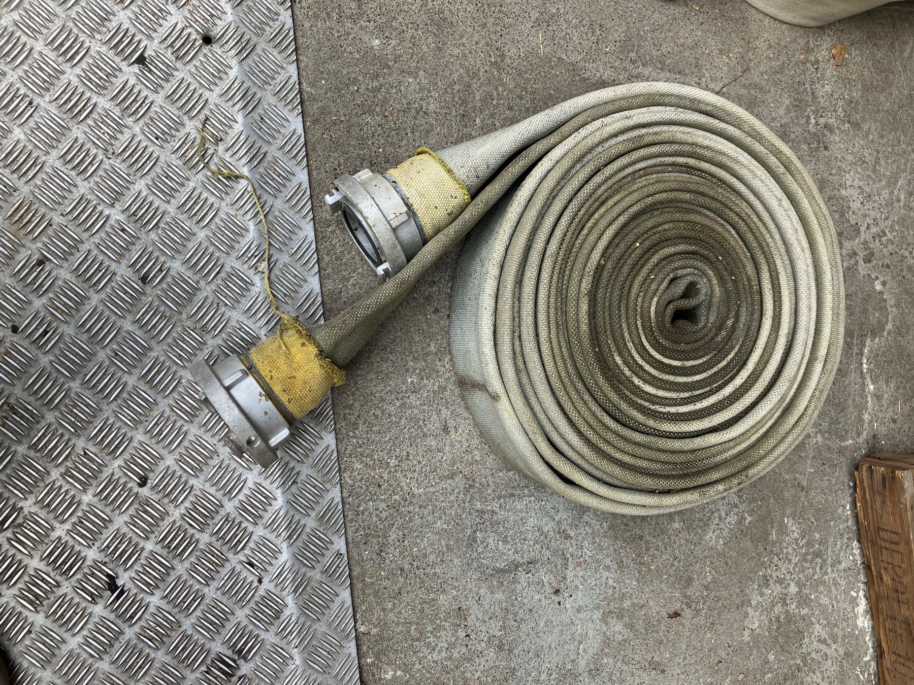 Tubi & Tubi flessibili: 2 Feuerwehrschläuche à ca. 19m länge – Usato da Baar venduto da Zugi2 5