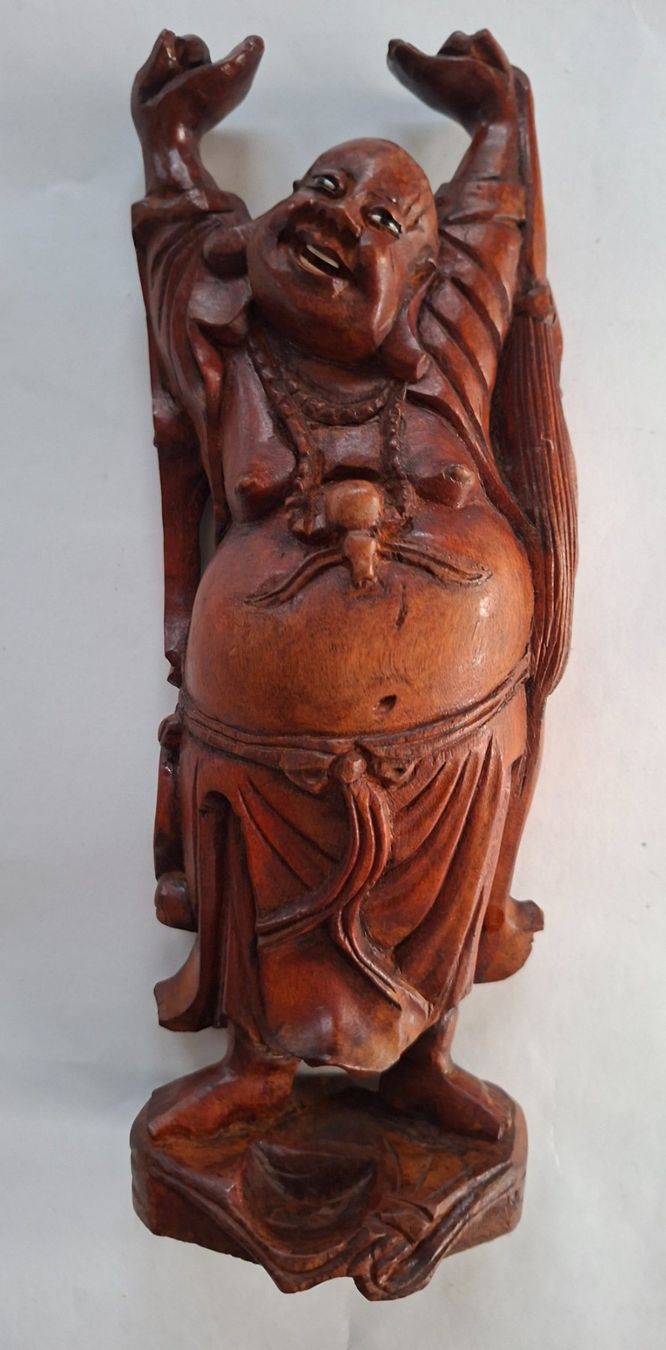 Statuette: Lachende Buddha Figur, Holz geschnitzt, Glücksbringer – Usato da Opfikon venduto da Diversamente 1